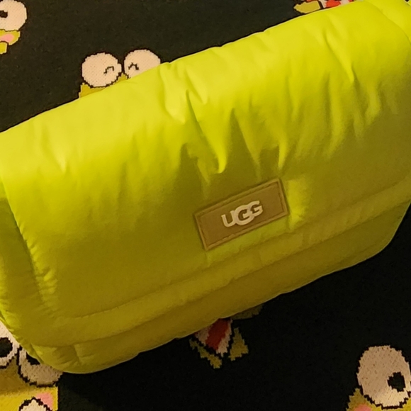 NWT UGG Dalton Neon Green Puffy Nylon Crossbody Bag - Picture 9 of 9